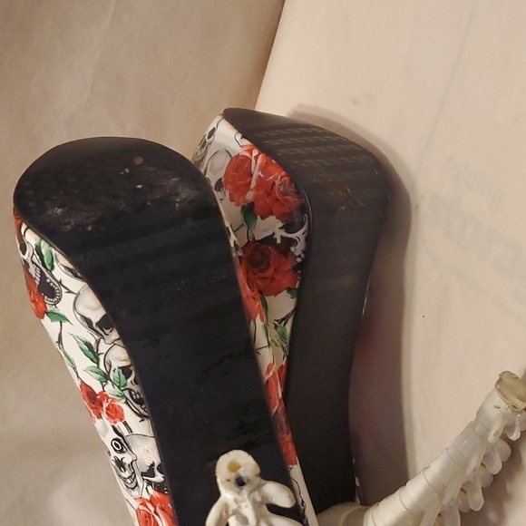 Show Story Skull and Roses Print Bone Platform Stiletto's SZ 36 - Picture 7 of 8